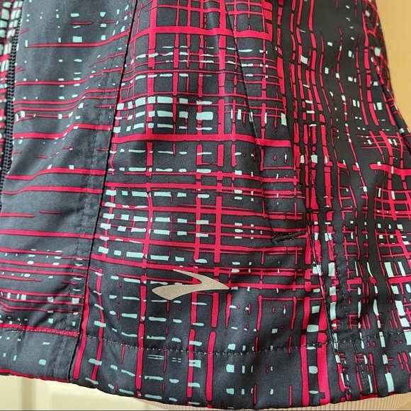 Brooks Running Shelter Technology Vest  XS - Picture 8 of 14